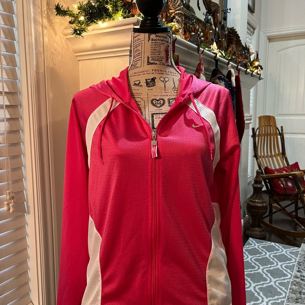 Women’s Nike lightweight jacket